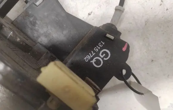 Opel Vectra C Front door lock 13157762