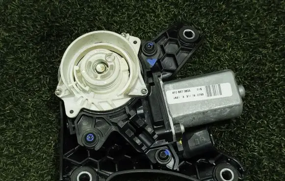 Porsche Cayenne (9Y0 9Y3) Front door soft close latching motor 4F0837060A 4F0837060 9Y0887008