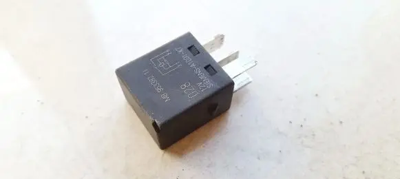 Volvo S40, V40 Other relay MB9533821