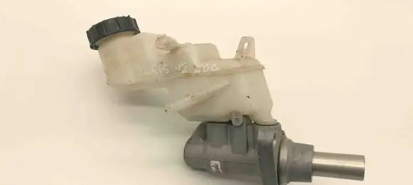 Toyota Yaris Master brake cylinder
