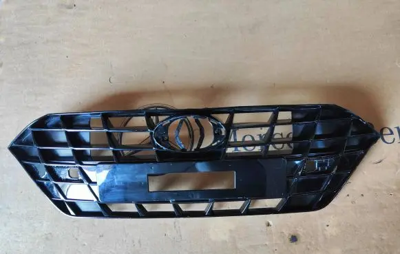 Hyundai i20 (BC3 BI3) Front bumper upper radiator grill 86351Q0100EB