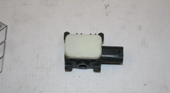 Mercedes-Benz R W251 Airbag deployment crash/impact sensor 0038202826