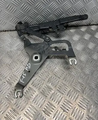 Engine bonnet/hood hinges
