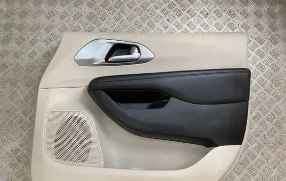 Chrysler Pacifica Front door card panel trim 7CC101BDAB