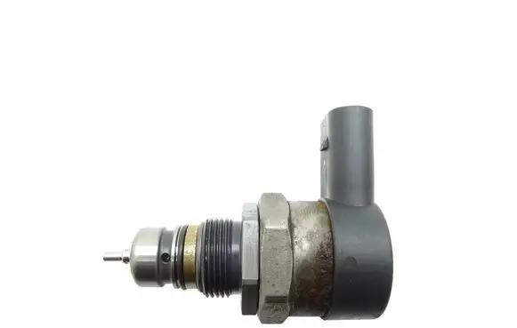 Audi A8 S8 D4 4H Fuel pressure regulator 057130764AD 02811006180