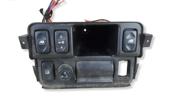Land Rover Freelander Quarter vent window switch 