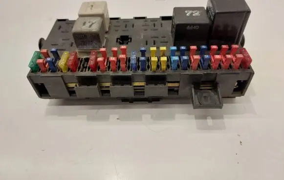 Volkswagen Golf II Fuse module 171941813D 171941821D