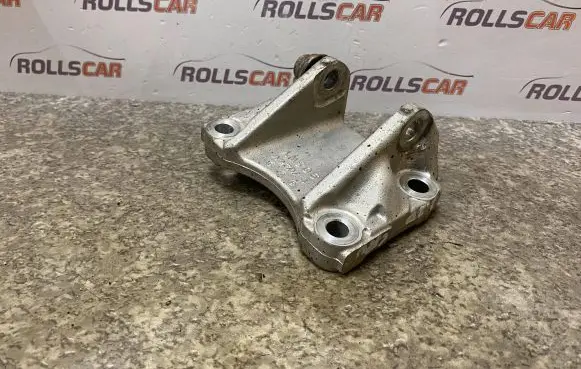 Honda CR-V Engine mounting bracket 90SWY