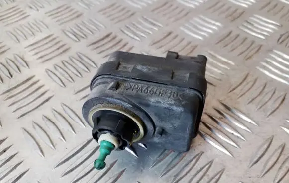 Opel Vivaro Headlight level adjustment motor T7700415343