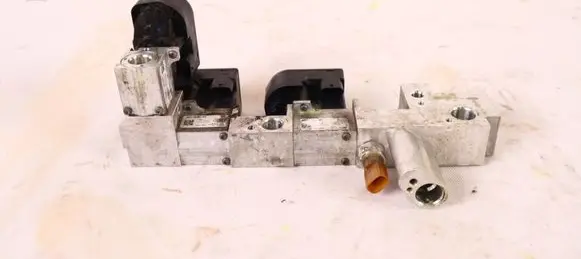 Jaguar I-Pace Air conditioning (A/C) expansion valve J9D38D308AA J9D36C582BA