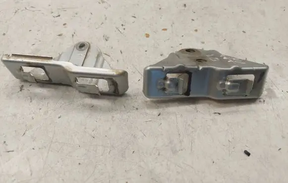 Toyota Avensis T250 Headlight/headlamp mounting bracket 5208105020 5208205020