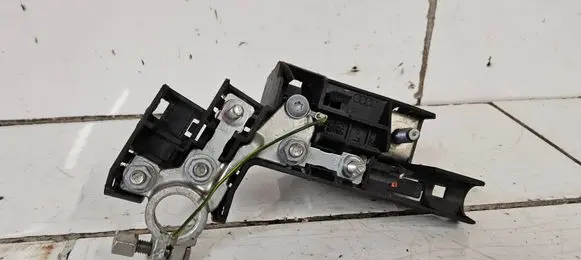 Audi A5 8T 8F Battery relay fuse 4F0915519