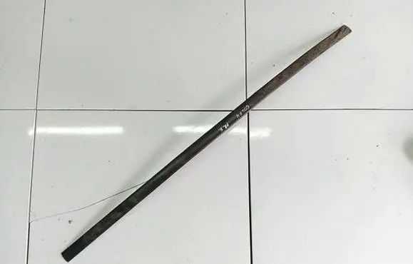 Volkswagen Golf IV Front door glass trim molding 