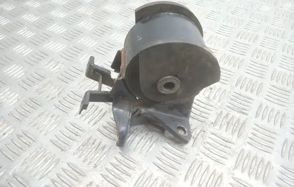 Hyundai Trajet Engine mount bracket