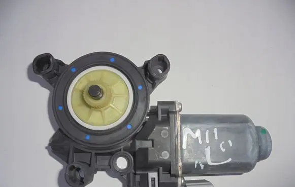 Volkswagen Up Front door window regulator motor 6RU959802