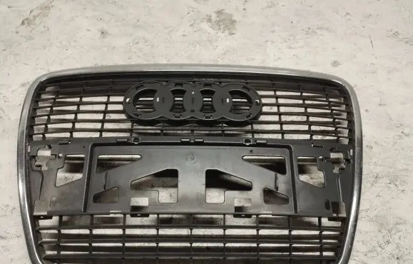 Audi A6 S6 C6 4F Front bumper upper radiator grill 4F0853651