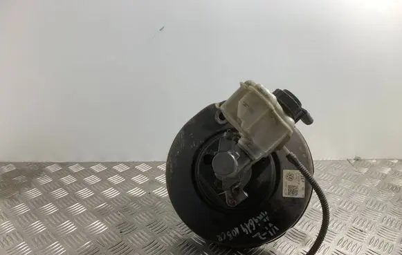 Volkswagen Golf VI Brake booster 1K1614105CR