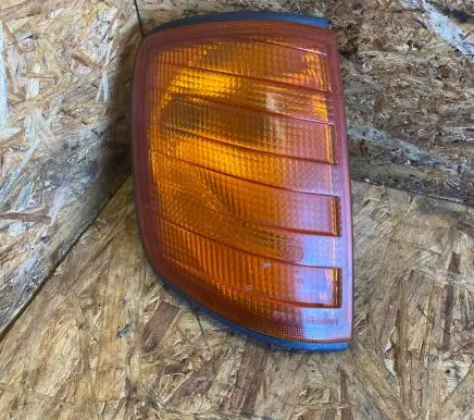 Mercedes-Benz E W124 Front indicator light
