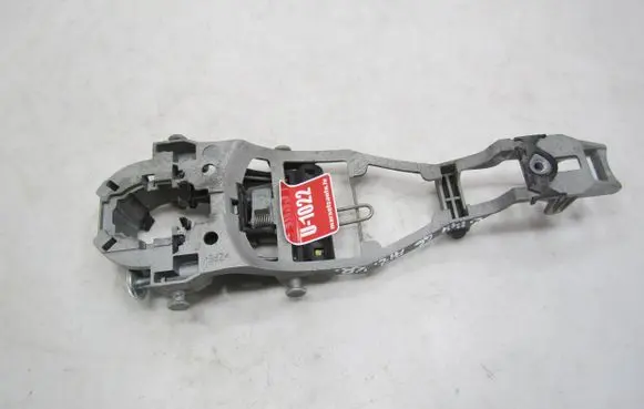 Volkswagen Golf VI Rear door exterior handle/bracket 1K0837885A