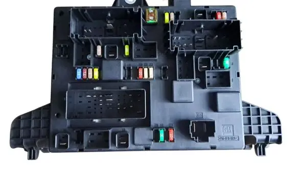 Opel Astra J Fuse module 365927271 1110022AA
