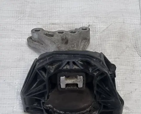 Opel Crossland X Engine mount vacuum valve 9676780580
