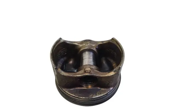Volkswagen Golf V Piston 0000