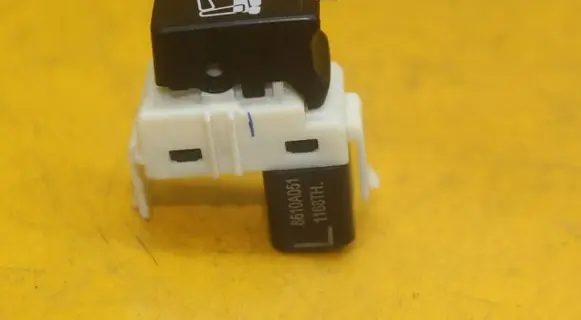 Mitsubishi Outlander Seat control switch 8610A051