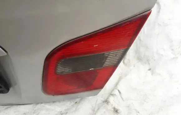Mitsubishi Carisma Tailgate rear/tail lights