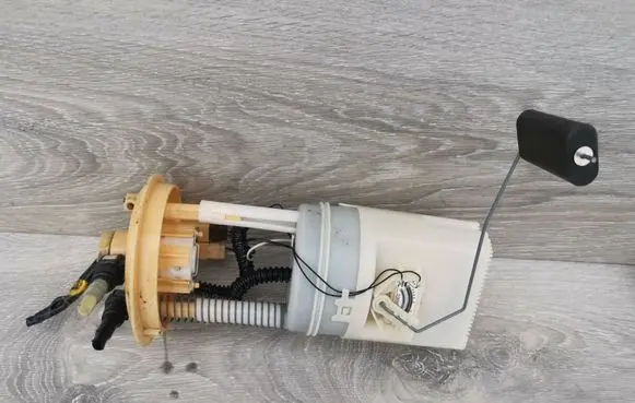 Mitsubishi Colt Fuel injection high pressure pump