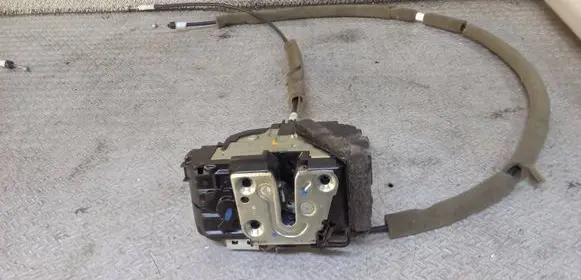Nissan Note (E12) Front door lock 