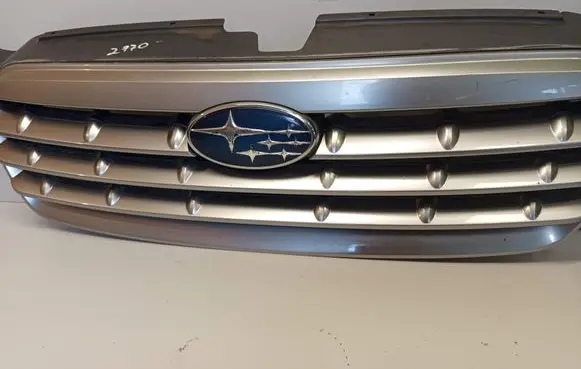 Subaru Outback Front bumper upper radiator grill 91121AG160