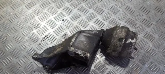 Audi A4 S4 B5 8D Engine mount bracket