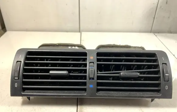 BMW 3 E46 Dash center air vent grill 8370742