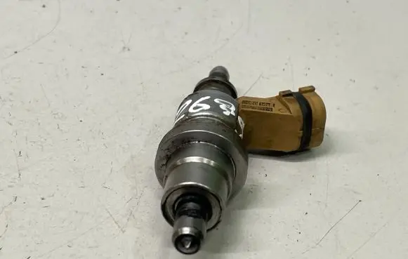 Toyota Avensis T250 Fuel injector 2371026010