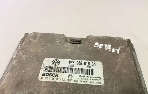 Skoda Octavia Mk1 (1U) Engine control unit/module 038906018GN 0281010182