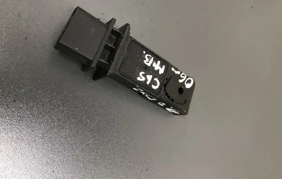 Mercedes-Benz CLS C219 Mass air flow meter
