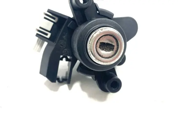 BMW 5 E60 E61 Tailgate exterior lock 82410889