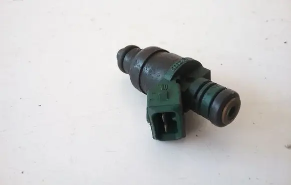 Skoda Octavia Mk1 (1U) Fuel injector 037906031AA