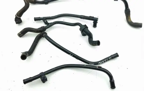 Coolant pipe/hose