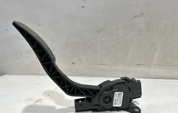 Ford Fiesta Accelerator throttle pedal 8V219F836AB