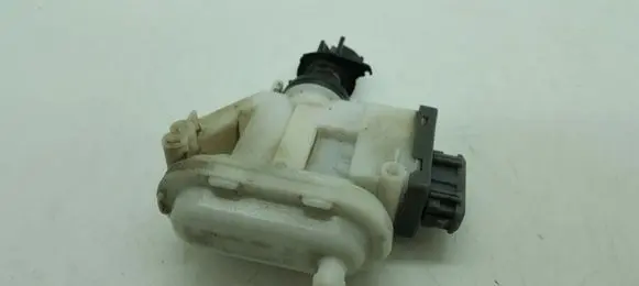 Volkswagen PASSAT B4 Central locking vacuum pump 3a0862153b