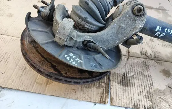 Volkswagen PASSAT B6 Front wheel hub spindle knuckle