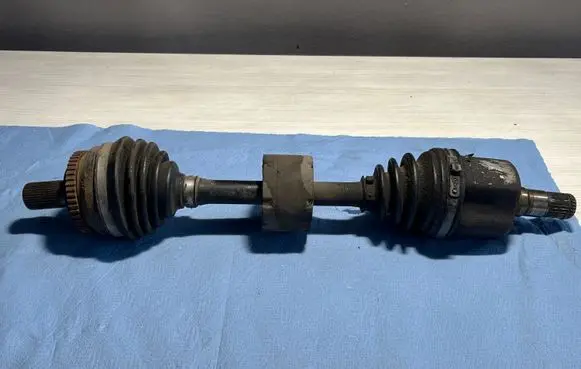 Volvo V70 Front driveshaft 8252037