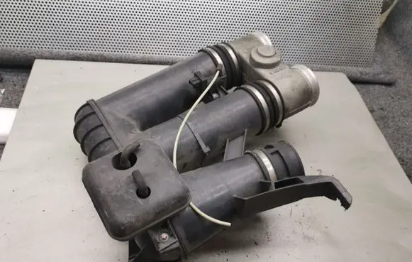 Opel Omega B2 Intake manifold 90499170