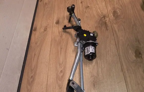 Opel Corsa F Front wiper linkage and motor 9824784980 2498W000085339