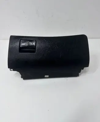 Glove box