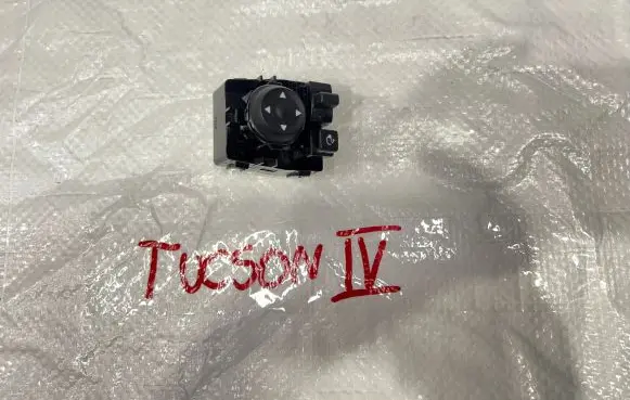Hyundai Tucson IV NX4 Wing mirror switch