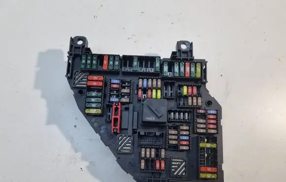BMW 5 F10 F11 Fuse module 9264923