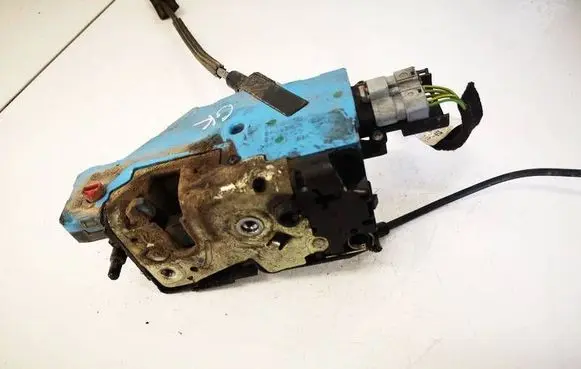 Peugeot 207 Rear door lock 24090158