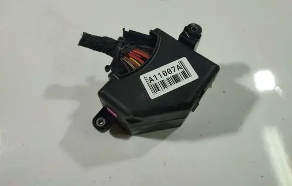 Volkswagen PASSAT B6 Fuse box set 2060919524
